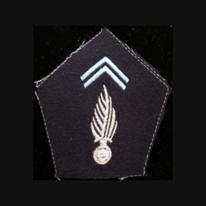 vieille patte de col des transmissions (grenade argent avec liserets bleus clairs)