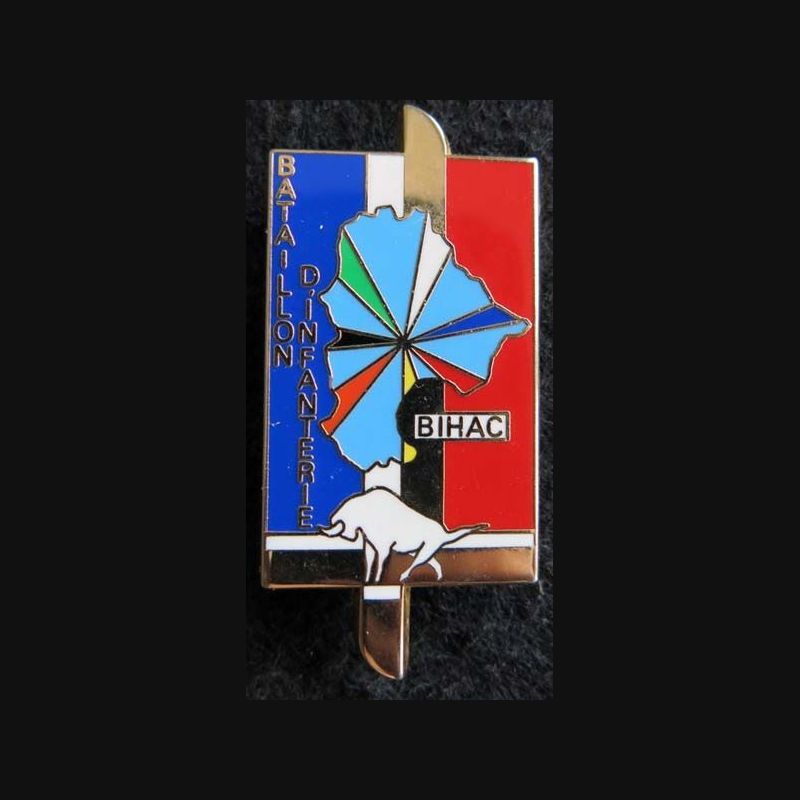 126° RI : Insigne métallique du 126° régiment d’infanterie Bataillon de BIHAC fabrication J.Y Ségalen matriculé N° 242