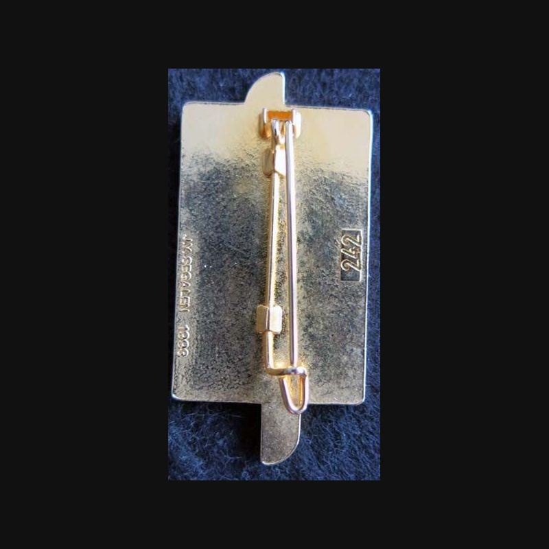 126° RI : Insigne métallique du 126° régiment d’infanterie Bataillon de BIHAC fabrication J.Y Ségalen matriculé N° 242