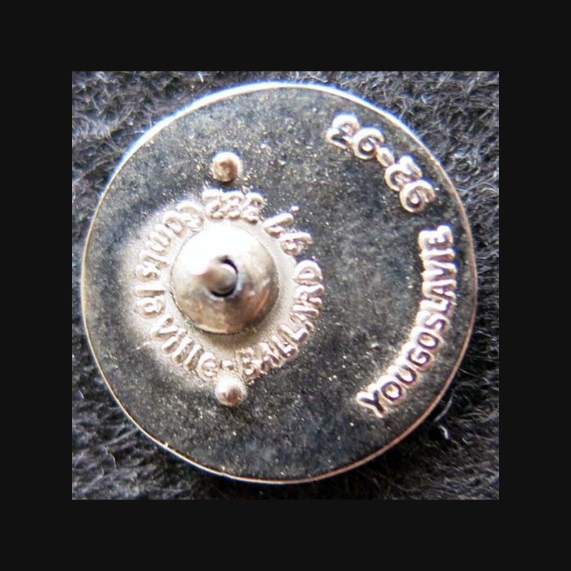 8° DI : insigne métallique en réduction de la 8° division d''infanterie FORPRONU 5° mandat 92-93 Ballard