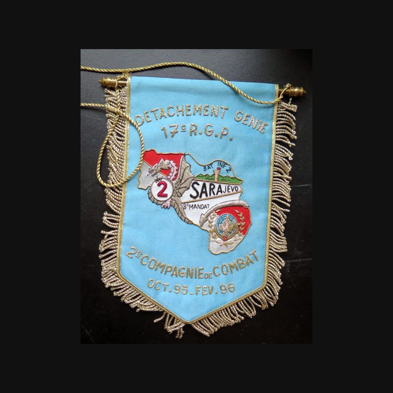 17° RGP : fanion de la 2° compagnie du 17°RGP Bat INF 2 Sarajevo 8° mandat 25 x 18 cm en cannetille