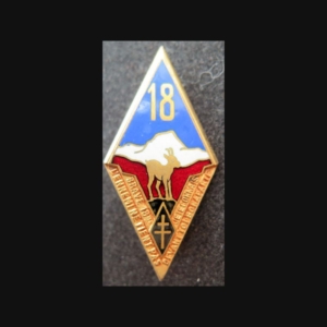 18° RI : Insigne métallique du 18° régiment d’infanterie de fabrication Drago Beranger en émail plat