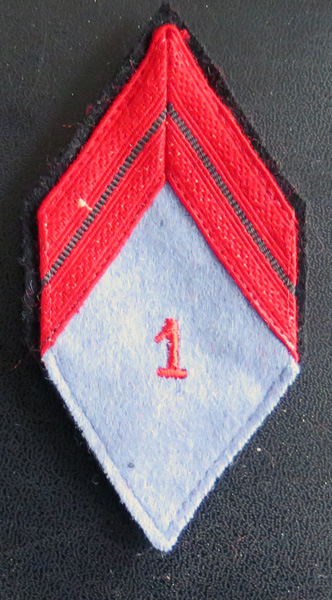 1° COMA : Galon de caporal appelé (PDL) de la 1° section de commis des ouvriers militaire d'administration