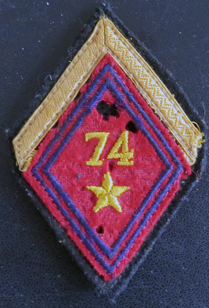 74° RAB : Galon de sergent appelé (PDL) du 74° régiment d'Artillerie blindé (trous de mite)