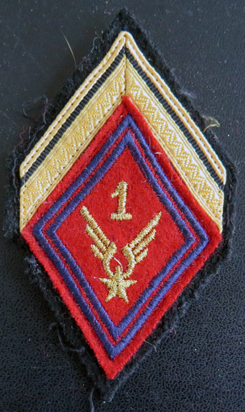 1° GHL : Galon de sergent engagé (ADL) artillerie du 1° groupement d'hélicoptères légers